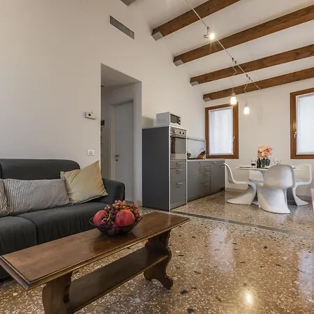 Ca' Della Frutta Venetian البندقية